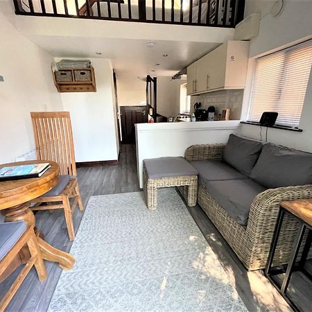 The Stables - Detached Cottage With Private Garden & Hot Tub St Austell Bagian luar foto